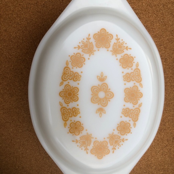 Vintage Pyrex Compatibles Butterfly Gold 1 1/ Quart Casserole Dish 943-4 box